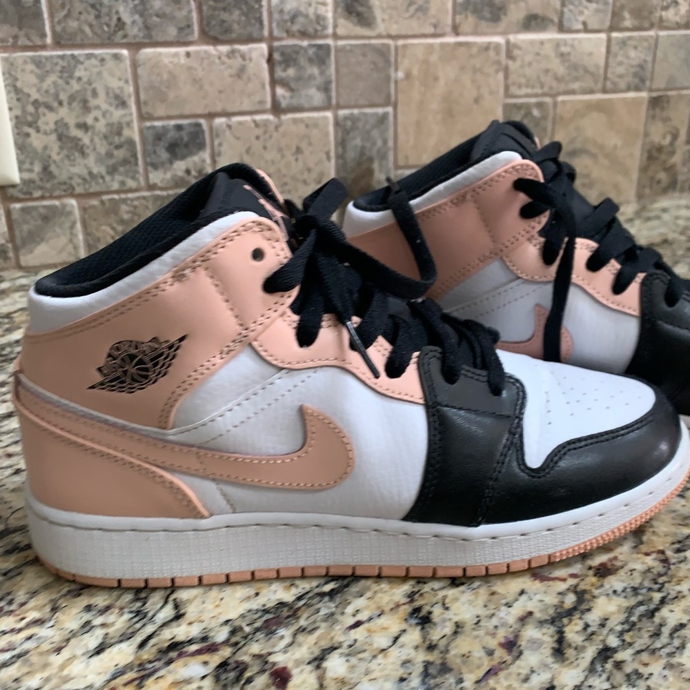 Air Jordan 1 Mid GS Big Kid’s Arctic Orange/ Black Toe Size 6Y